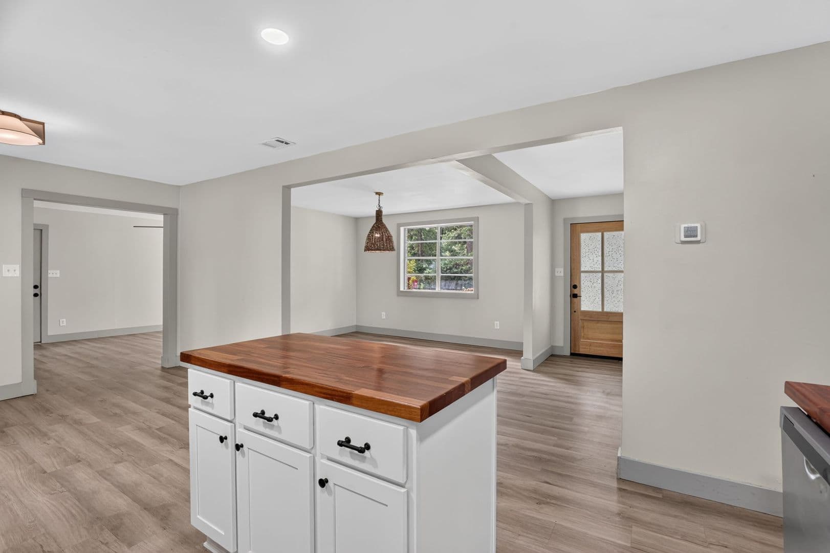 Pooler House: 108 E Whatley Street