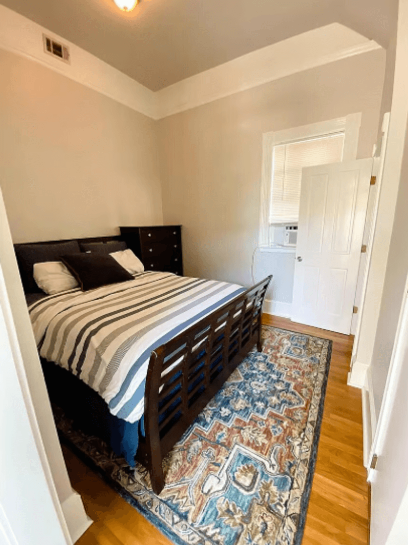 Savannah Apartment: 214 E 32nd St