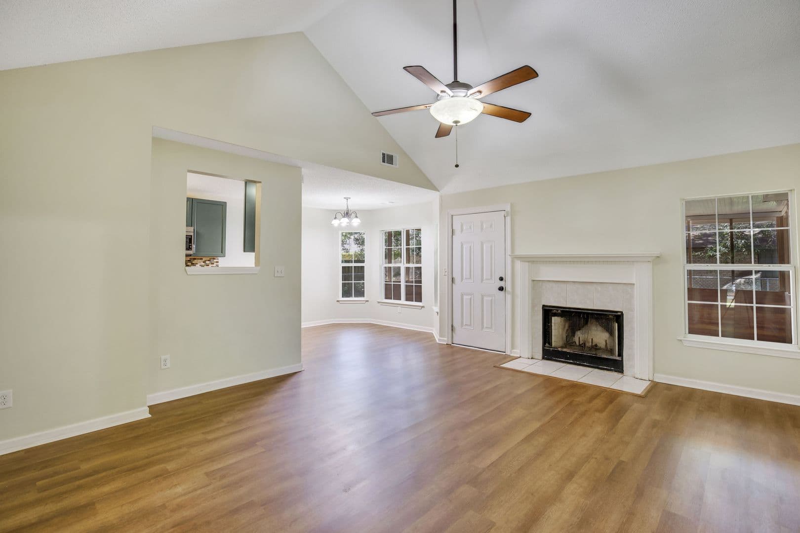 Savannah House: 607 S. Skinner Ave