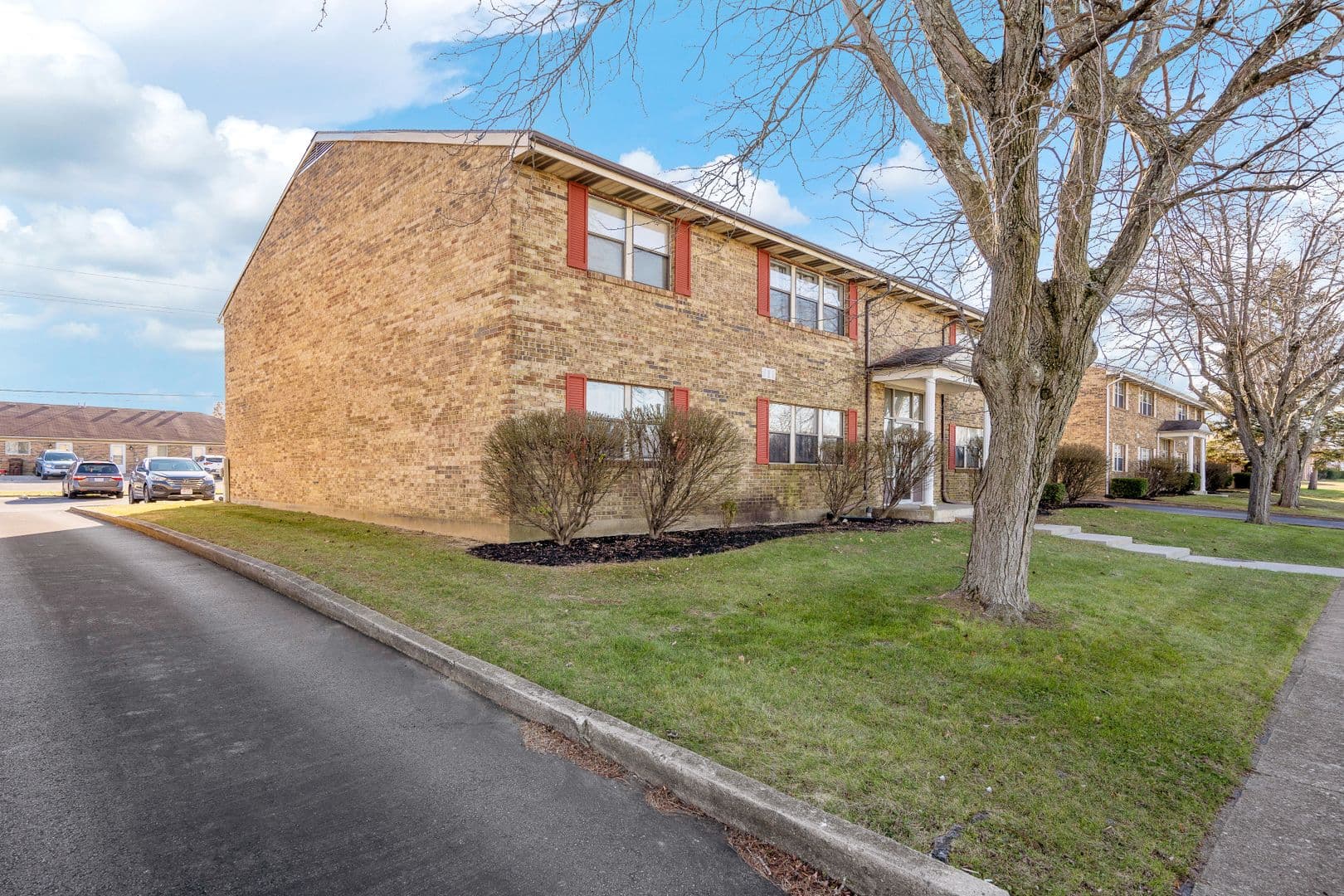 Vandalia Apartment: 850 West Alkaline Springs Road