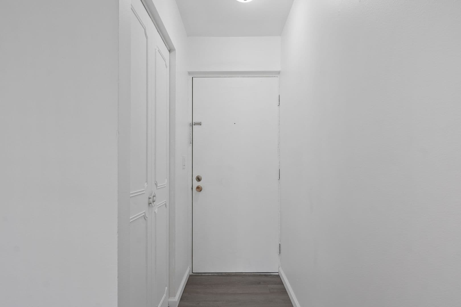 Vandalia Apartment: 850 West Alkaline Springs Road
