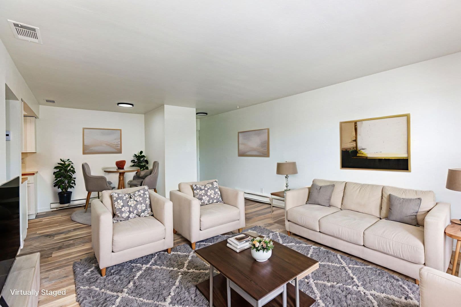Vandalia Apartment: 860 West Alkaline Springs Road