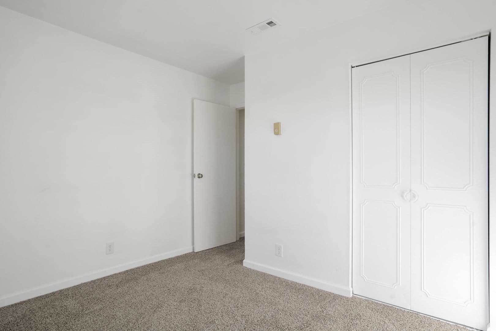 Vandalia Apartment: 850 West Alkaline Springs Road