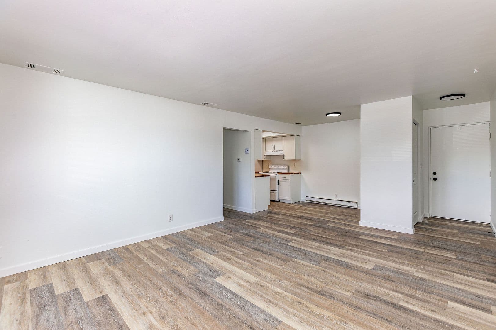 Vandalia Apartment: 860 West Alkaline Springs Road