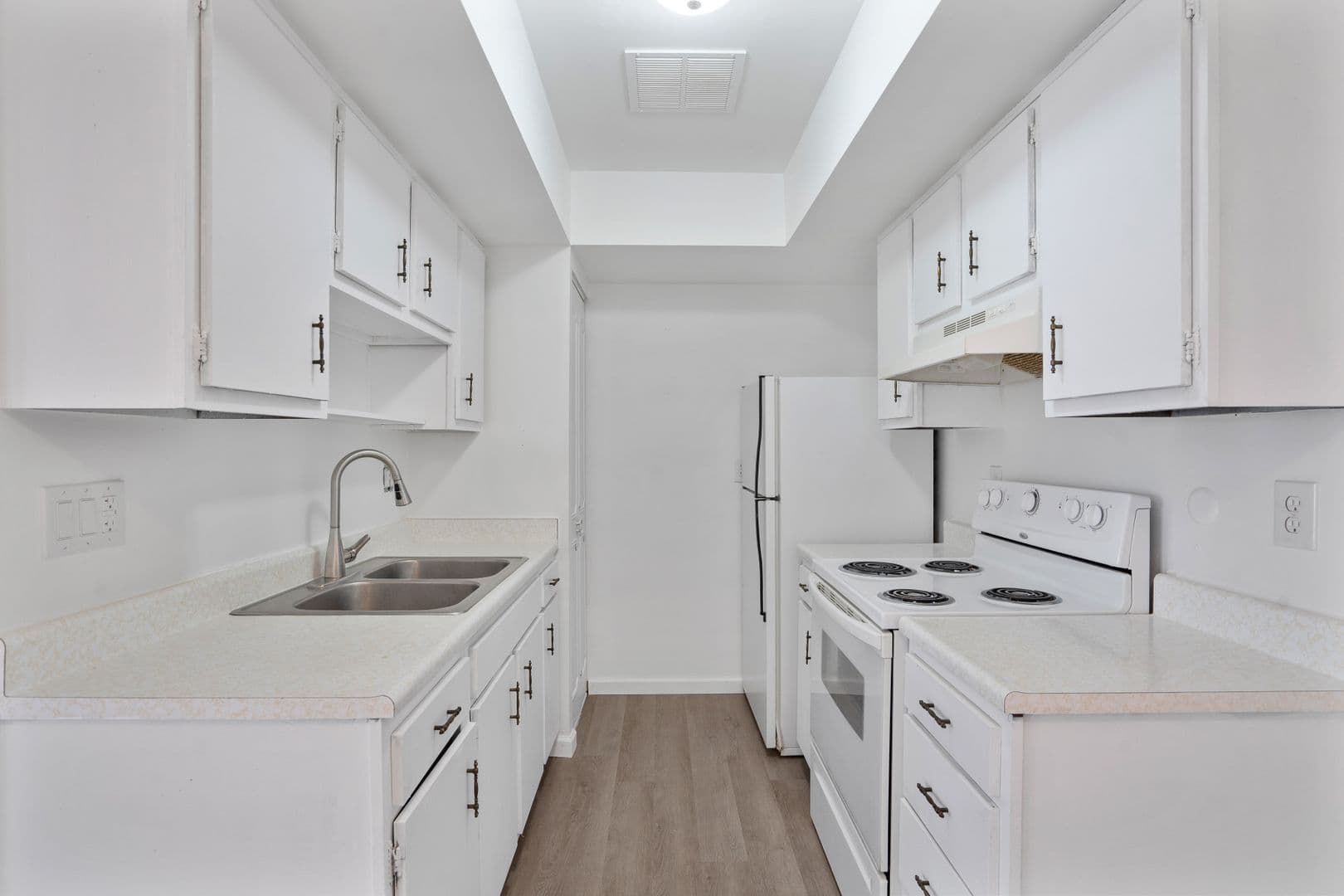 Vandalia Apartment: 850 West Alkaline Springs Road
