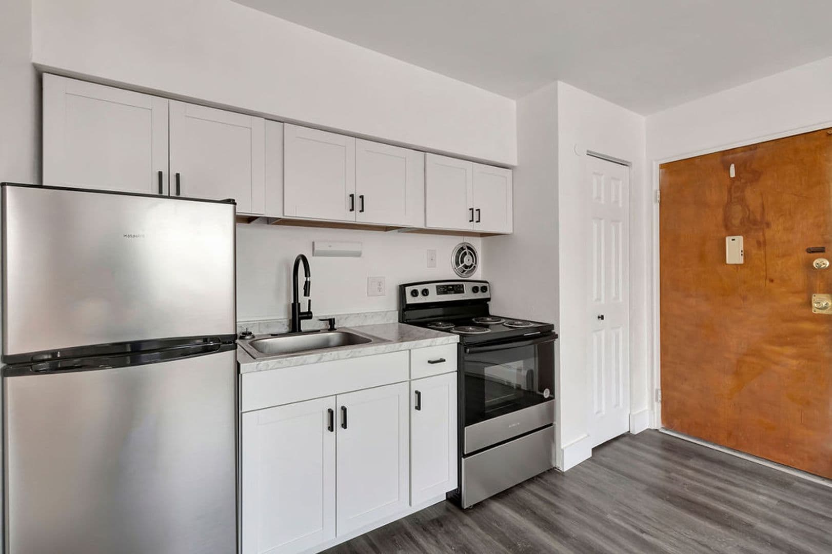 Cincinnati Apartment: 3298 Camvic Terrace