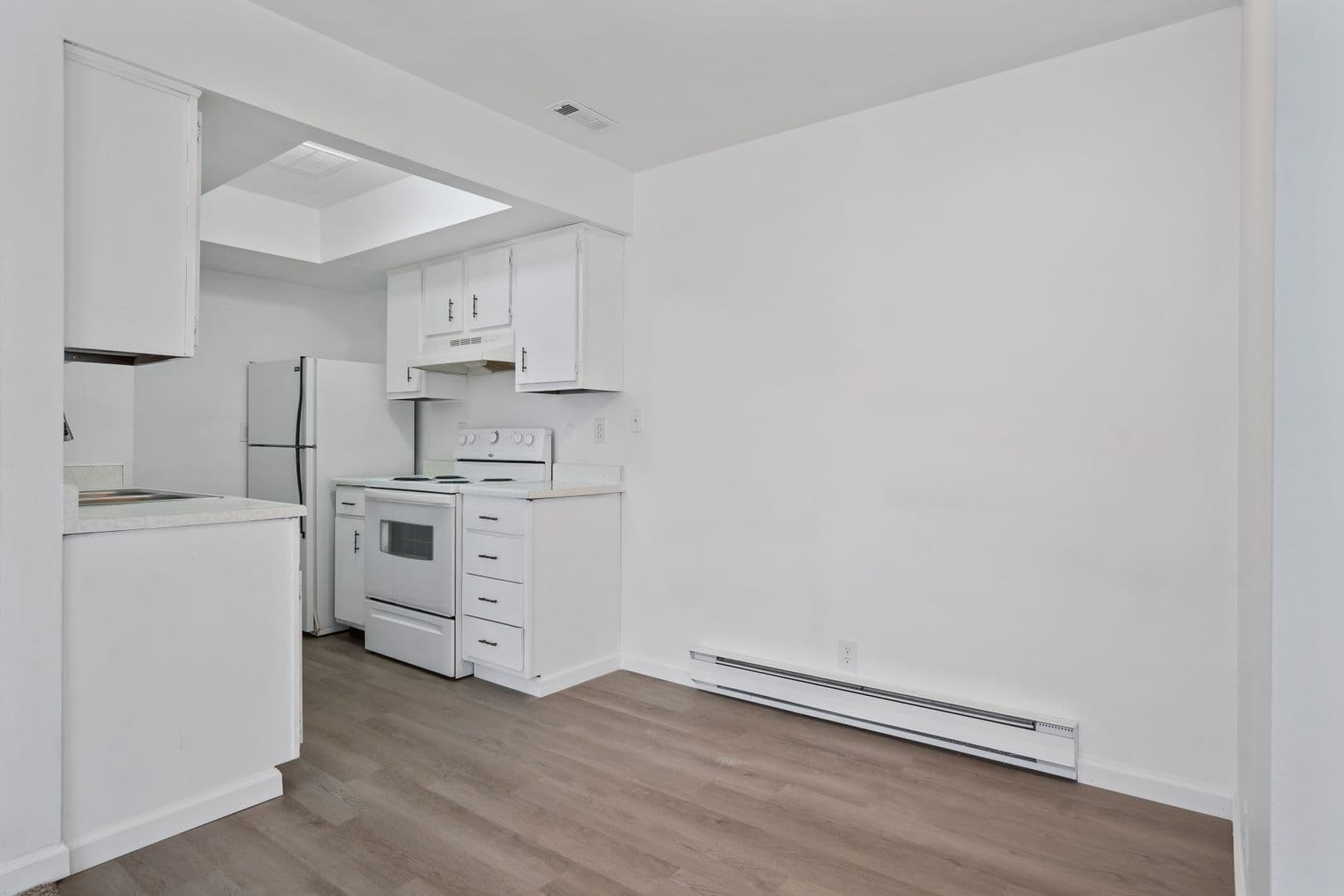 Vandalia Apartment: 850 West Alkaline Springs Road
