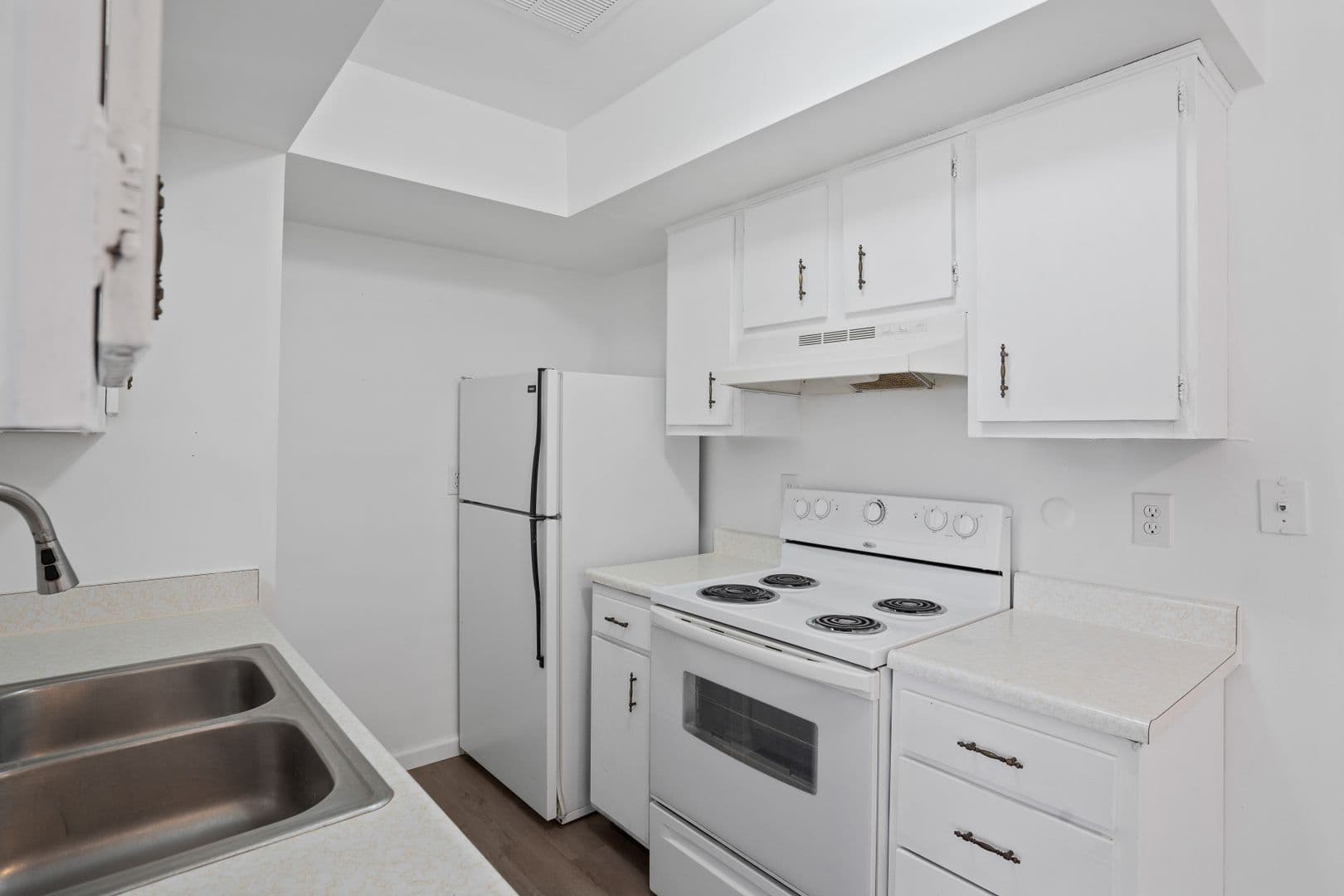 Vandalia Apartment: 850 West Alkaline Springs Road