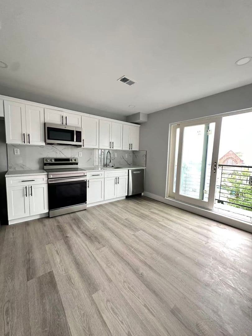 Philadelphia Apartment: 1407-11 Point Breeze Ave