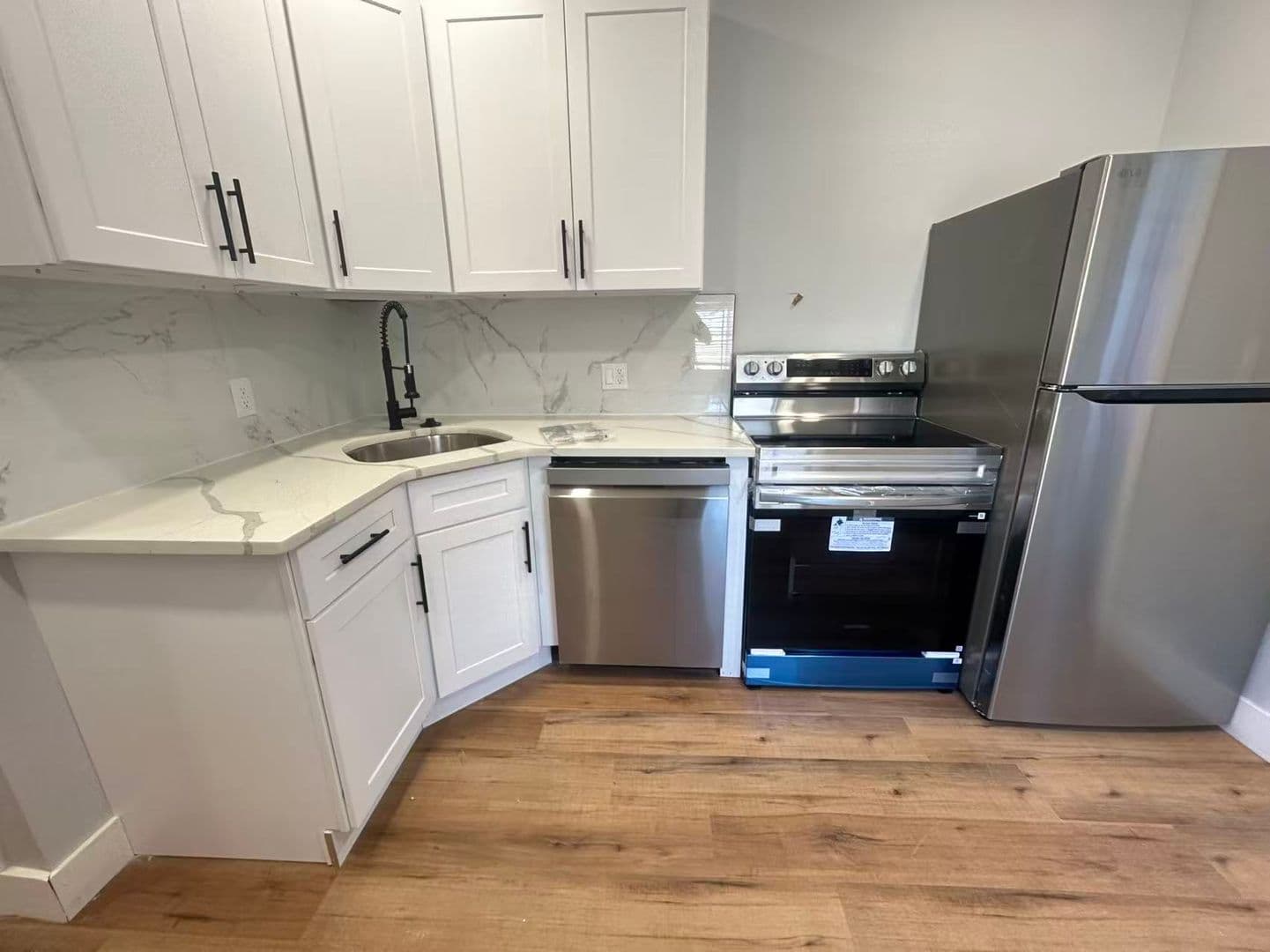 Philadelphia Apartment: 27-29 S 2nd St