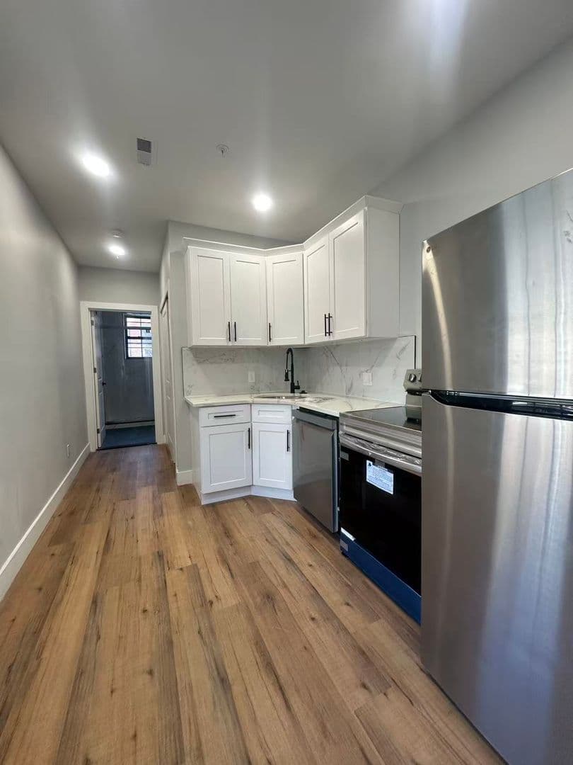 Philadelphia Apartment: 27-29 S 2nd St