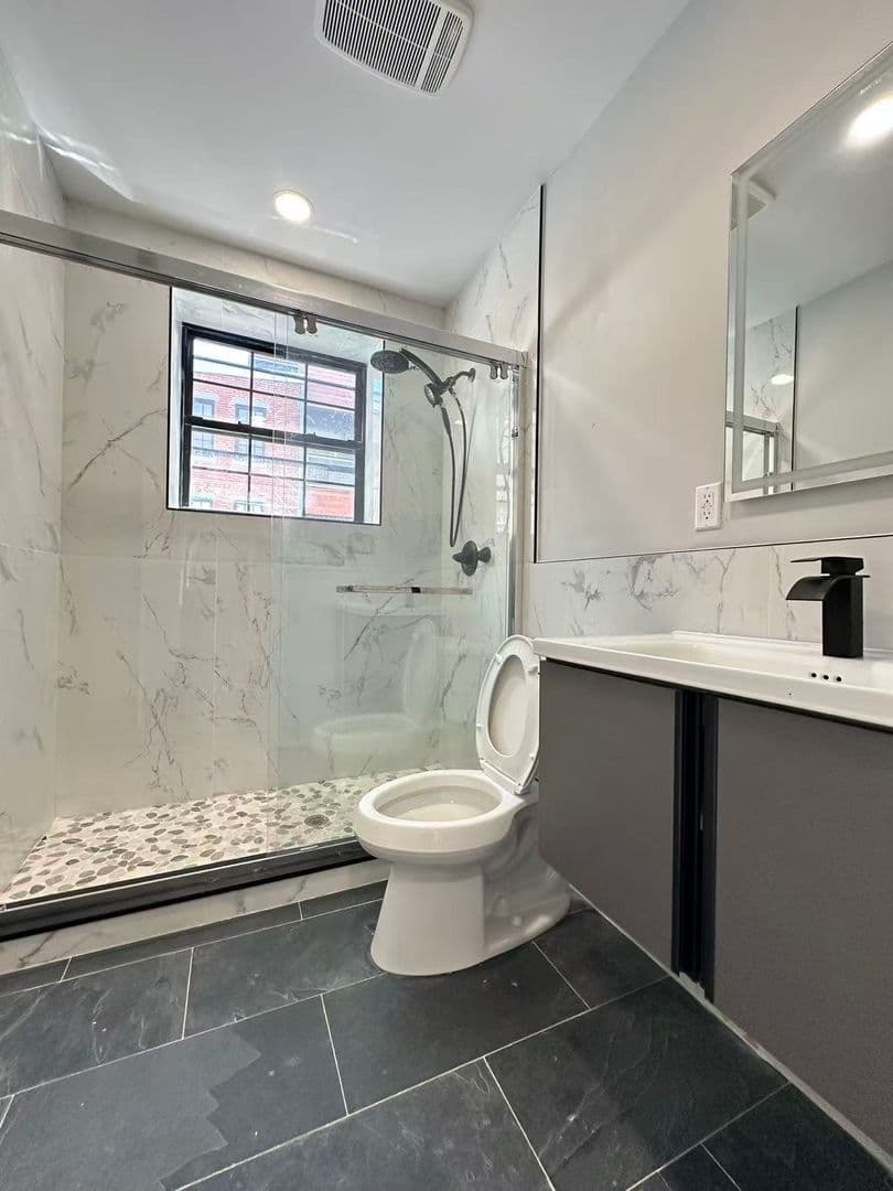Philadelphia Apartment: 27-29 S 2nd St