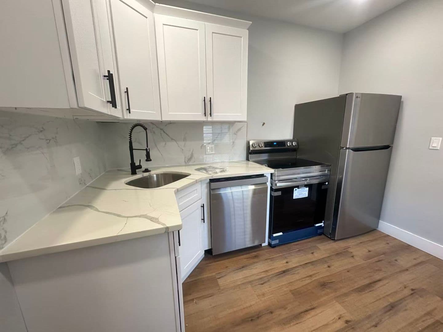 Philadelphia Apartment: 27-29 S 2nd St