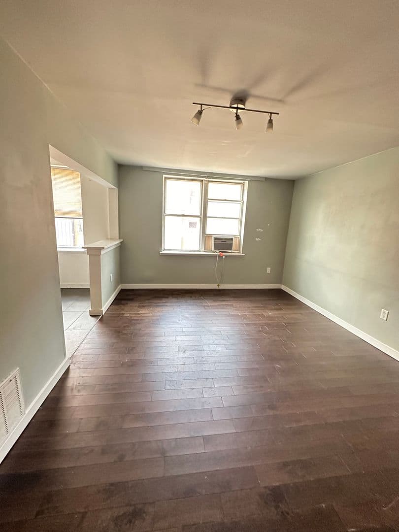 Philadelphia Apartment: 1428 W Master St.