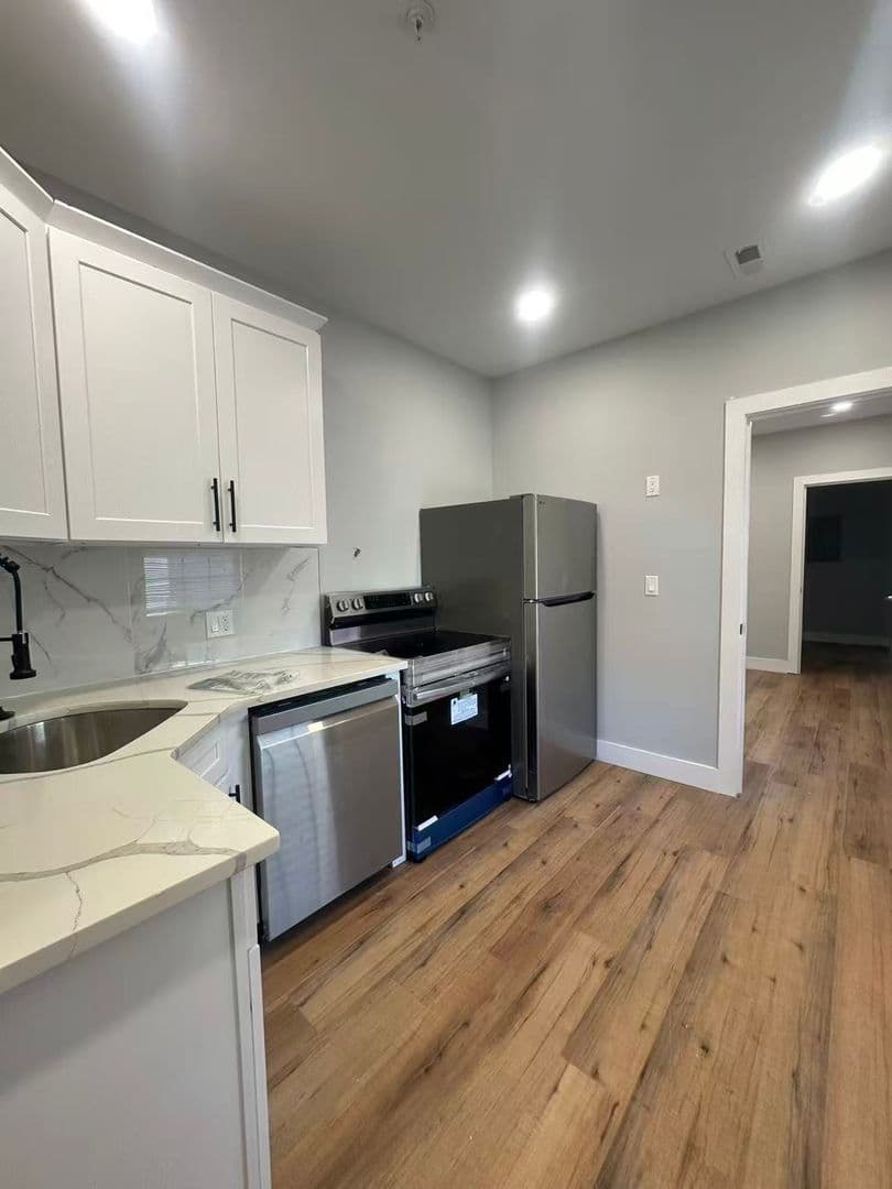 Philadelphia Apartment: 27-29 S 2nd St