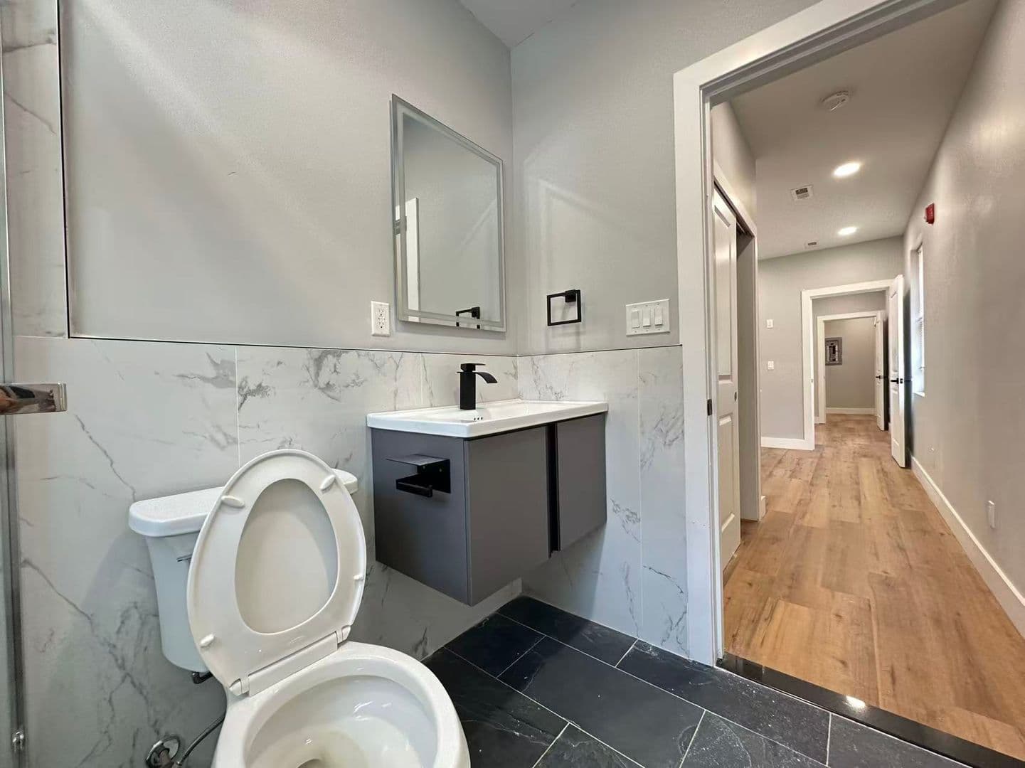 Philadelphia Apartment: 27-29 S 2nd St
