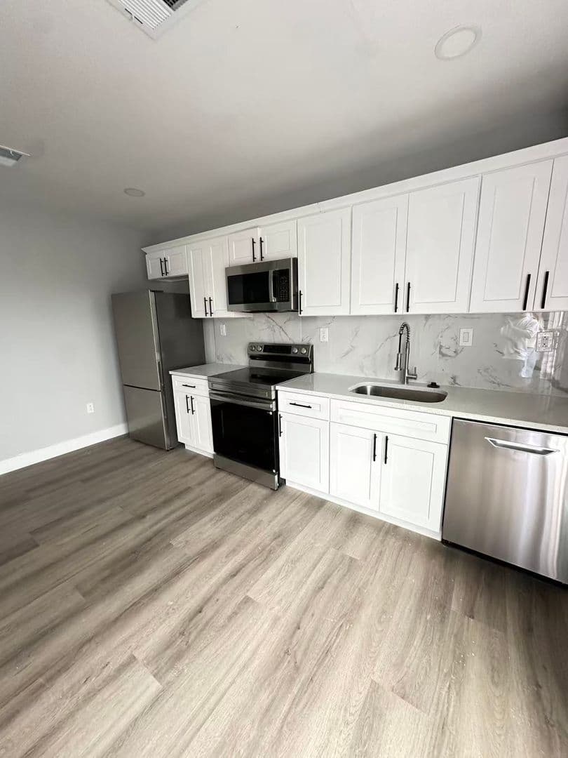 Philadelphia Apartment: 1407-11 Point Breeze Ave