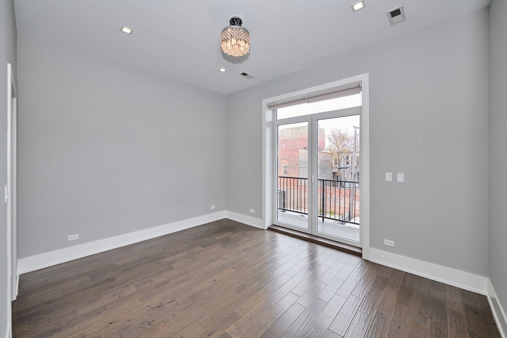 Chicago Apartment: 1338 W Cullerton Street
