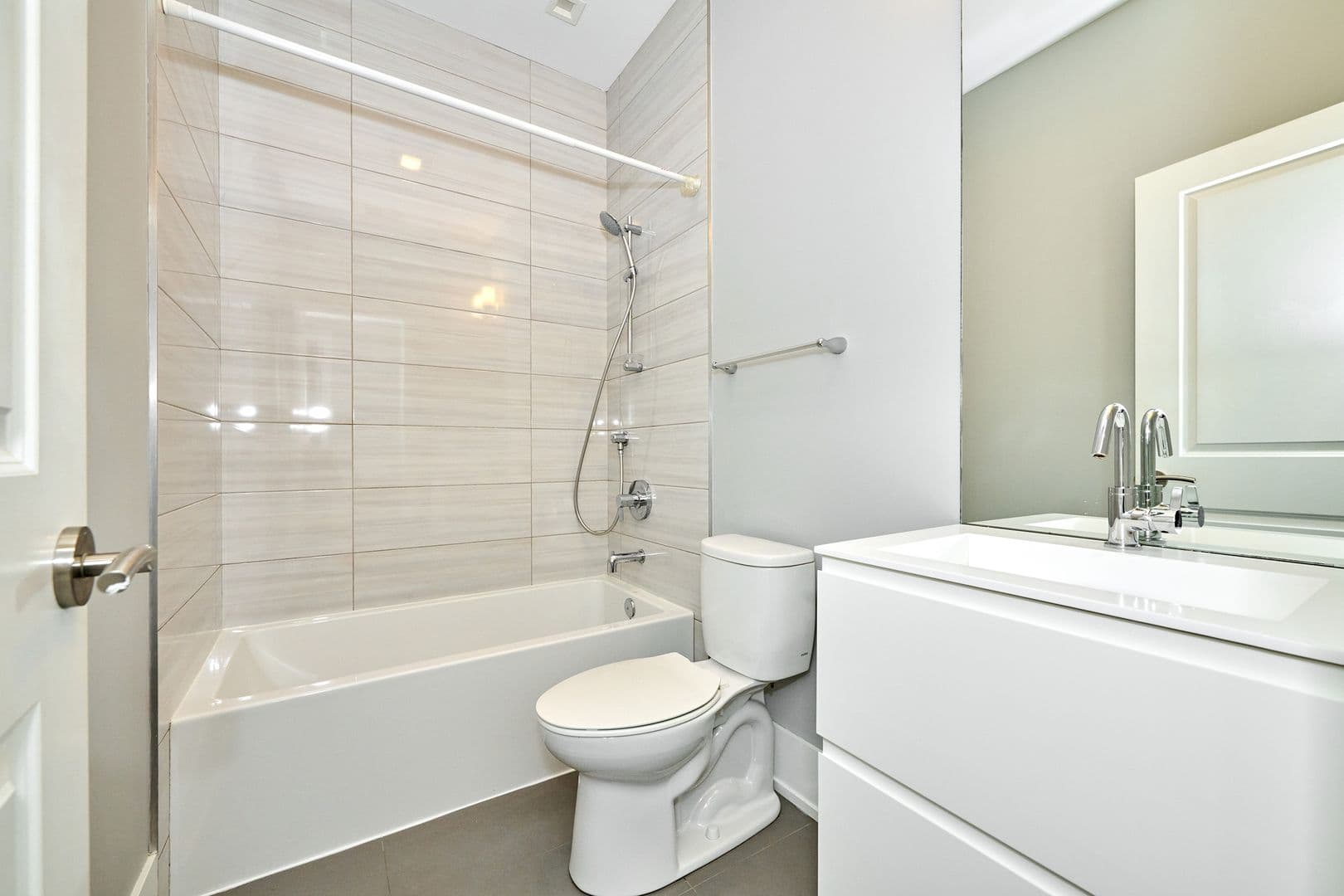 Chicago Apartment: 1338 W Cullerton Street