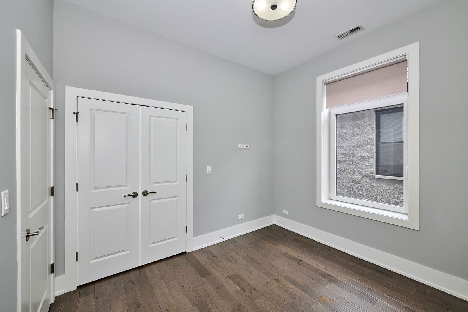 Chicago Apartment: 1338 W Cullerton Street