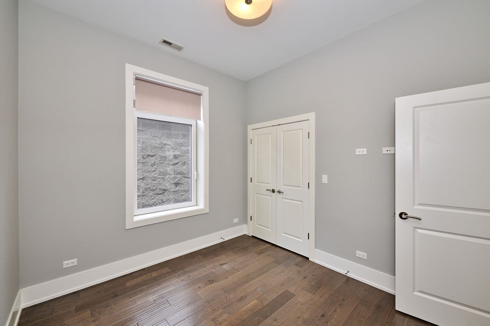 Chicago Apartment: 1338 W Cullerton Street