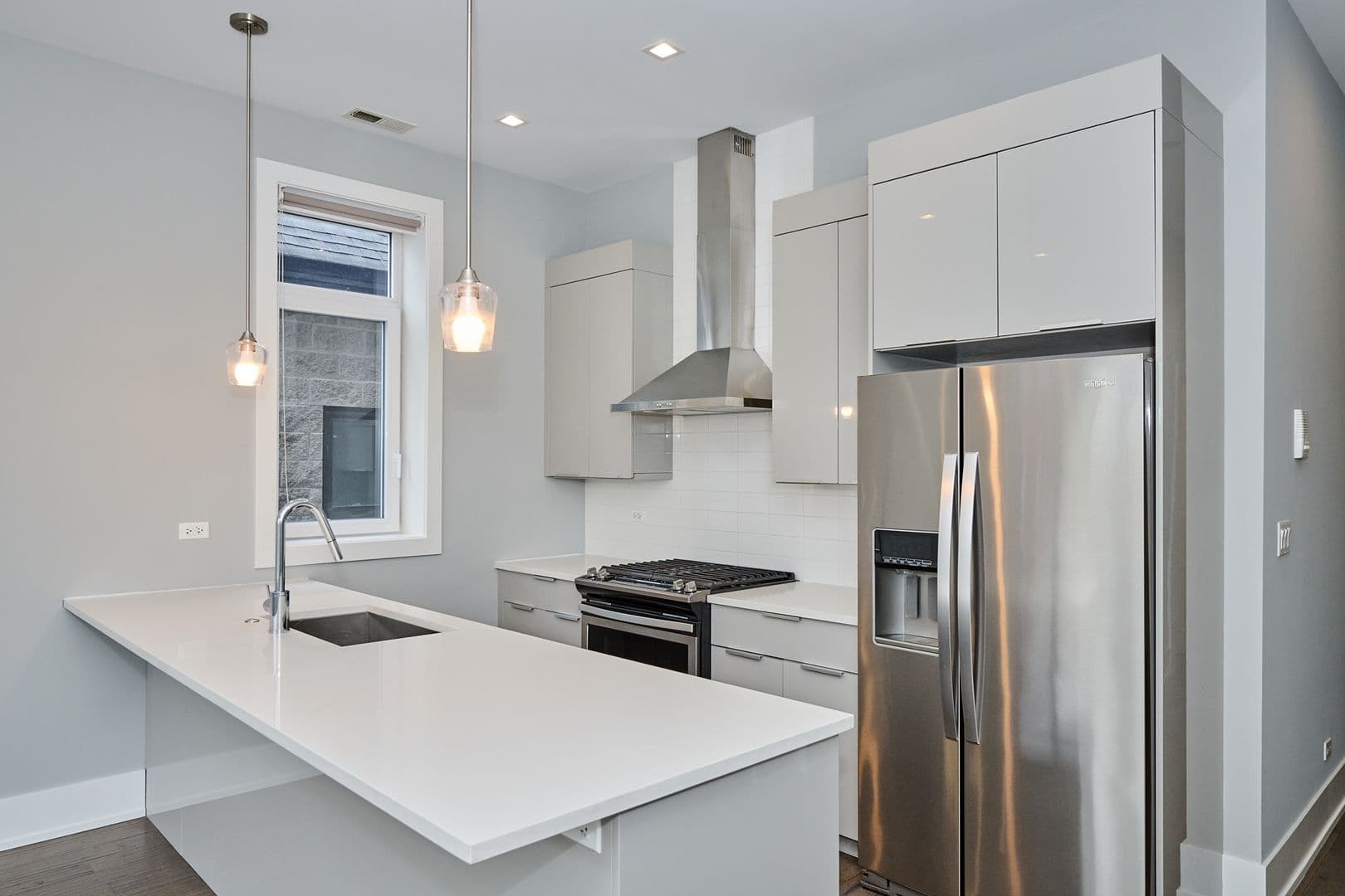 Chicago Apartment: 1338 W Cullerton Street