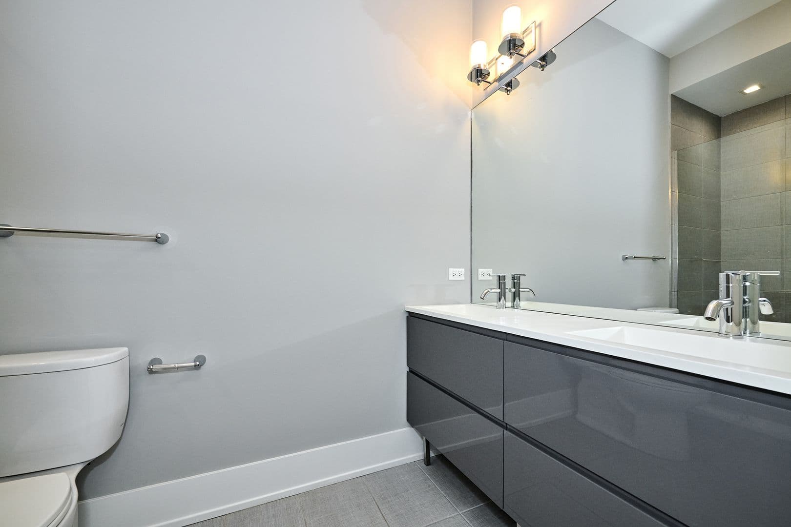 Chicago Apartment: 1338 W Cullerton Street