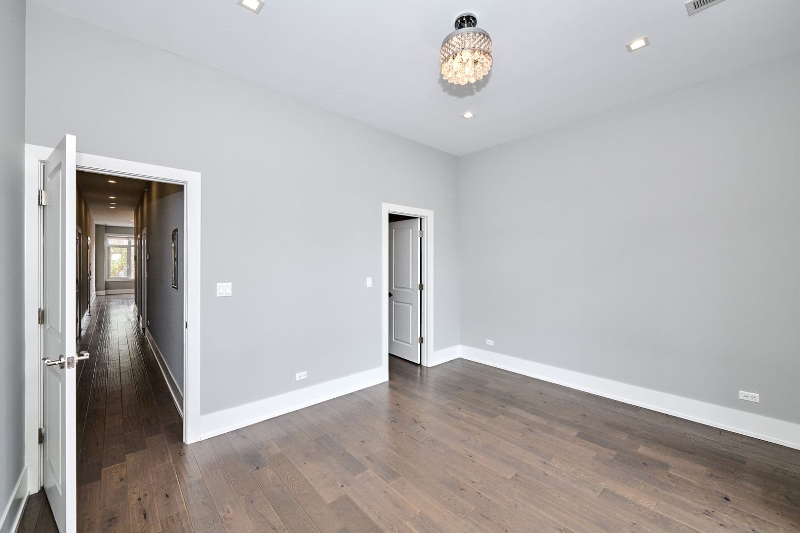 Chicago Apartment: 1338 W Cullerton Street