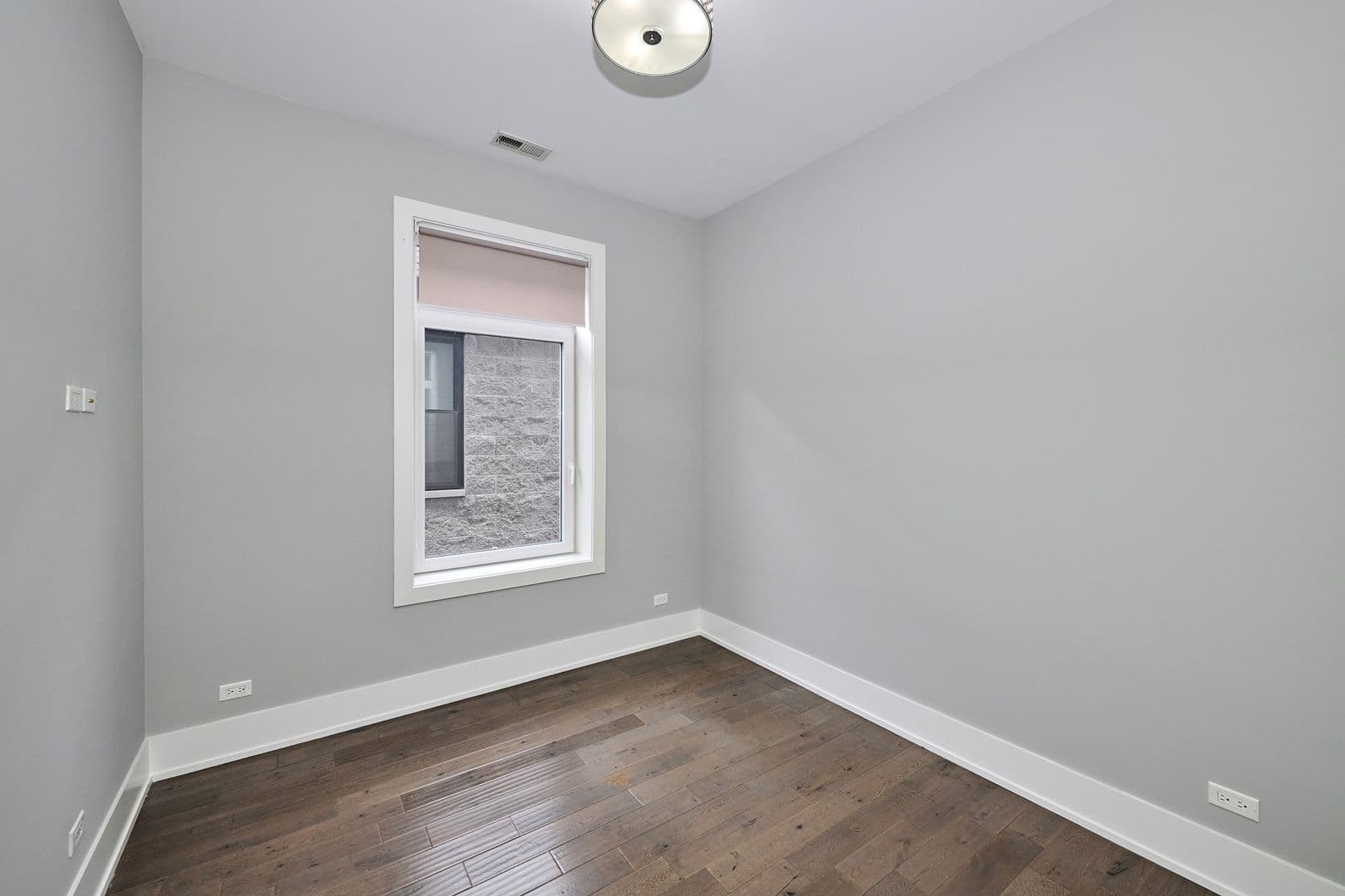 Chicago Apartment: 1338 W Cullerton Street