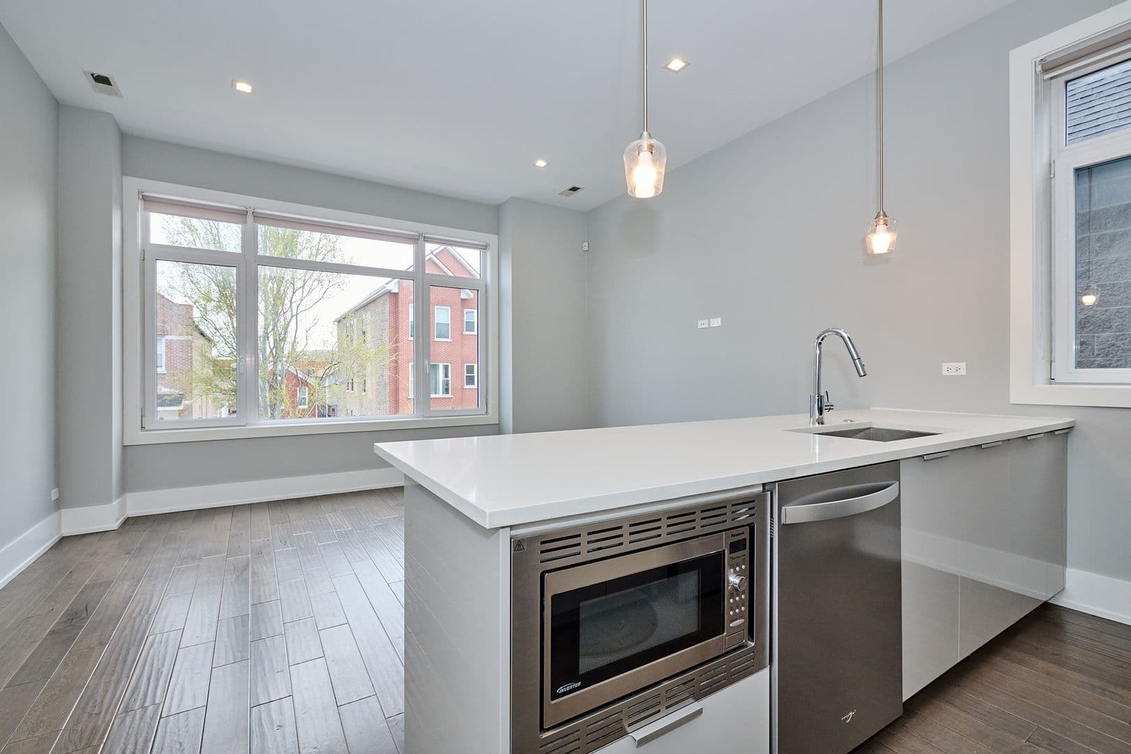 Chicago Apartment: 1338 W Cullerton Street