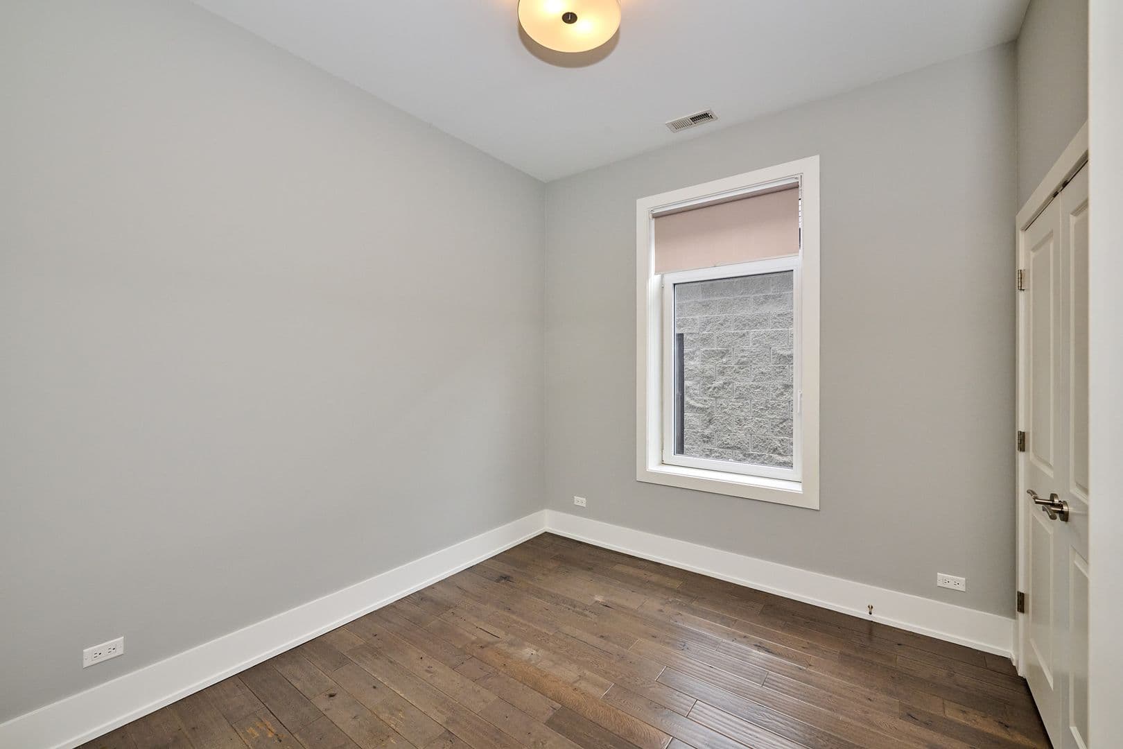 Chicago Apartment: 1338 W Cullerton Street