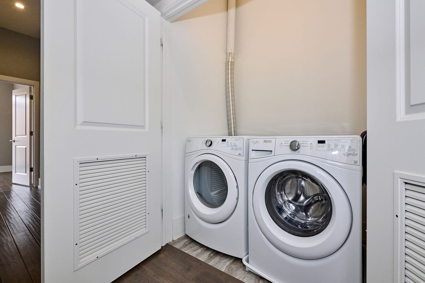 Chicago Apartment: 1338 W Cullerton Street