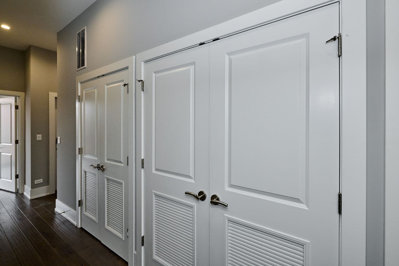 Chicago Apartment: 1338 W Cullerton Street