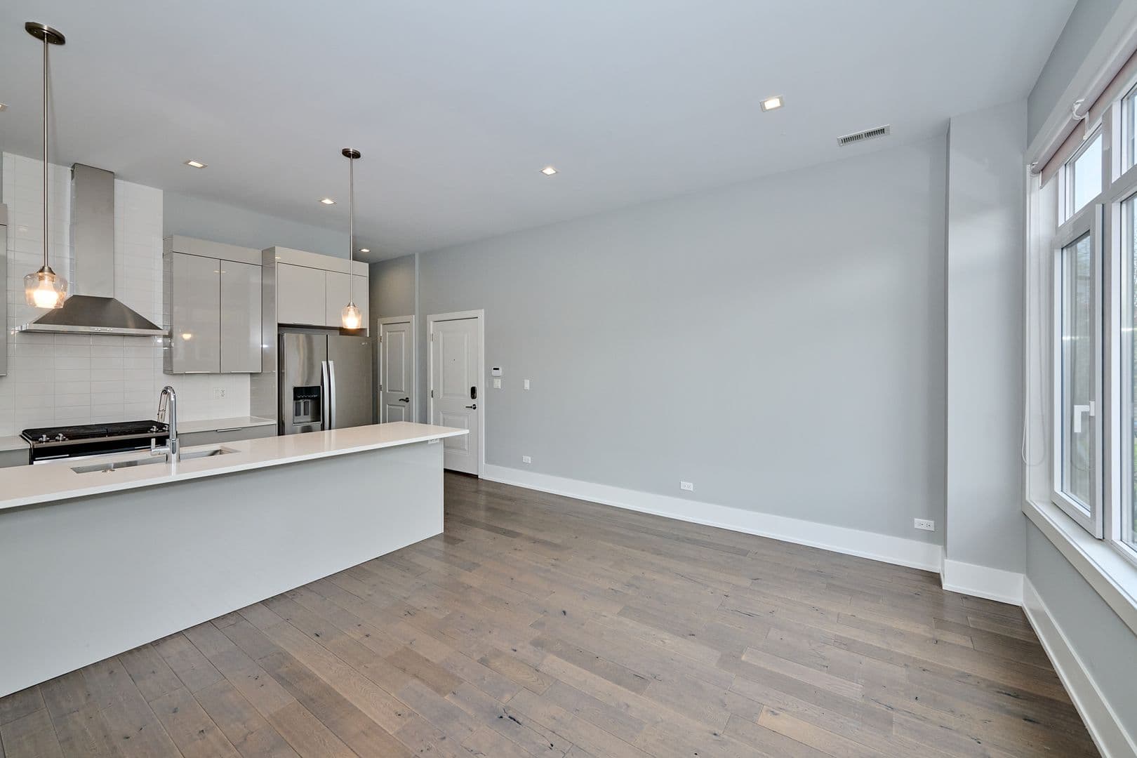 Chicago Apartment: 1338 W Cullerton Street