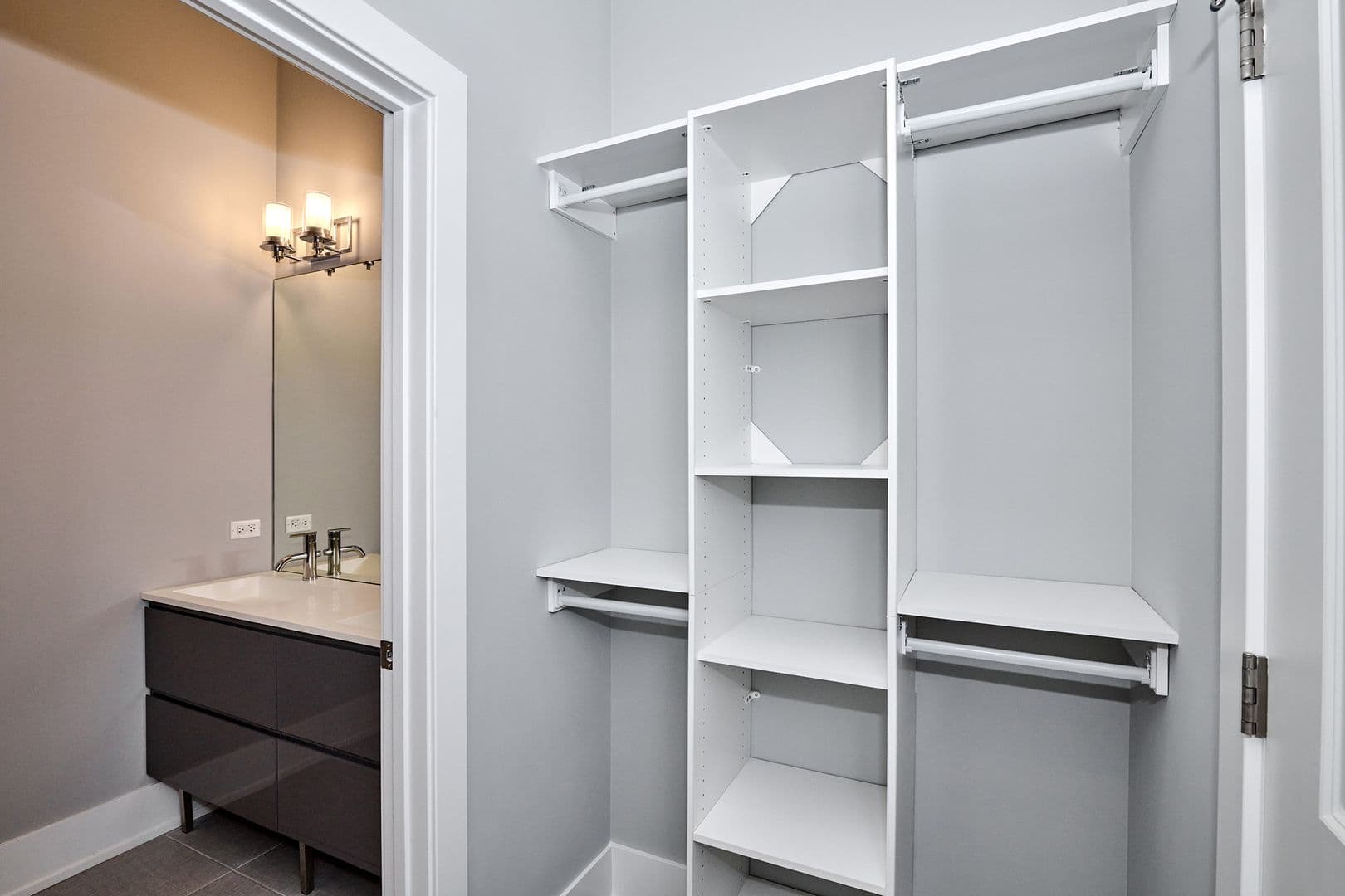 Chicago Apartment: 1338 W Cullerton Street