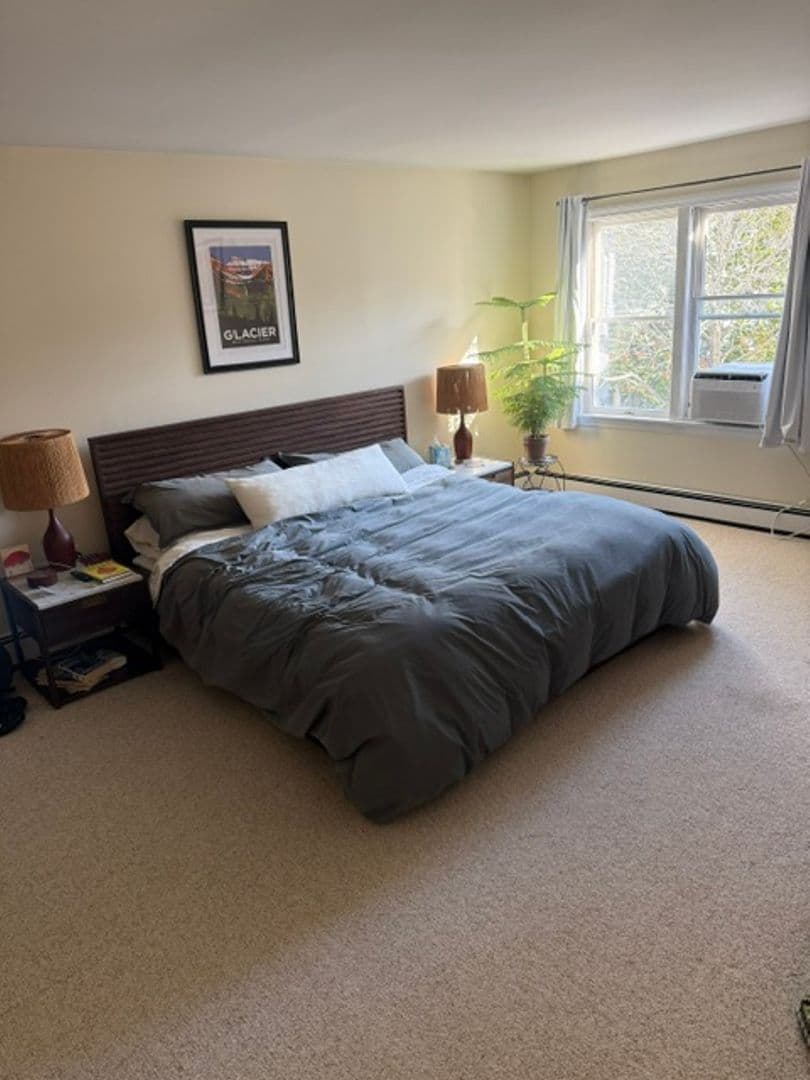 Portland Apartment: 207 Vaughan St #9