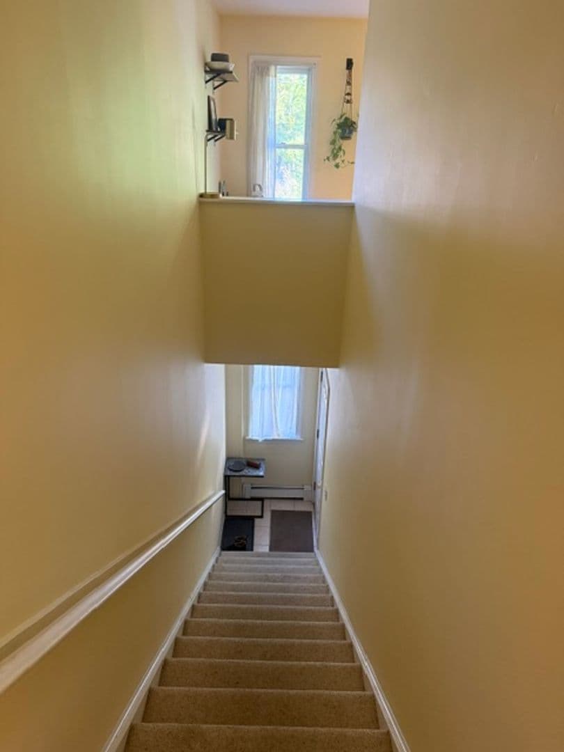 Portland Apartment: 207 Vaughan St #9