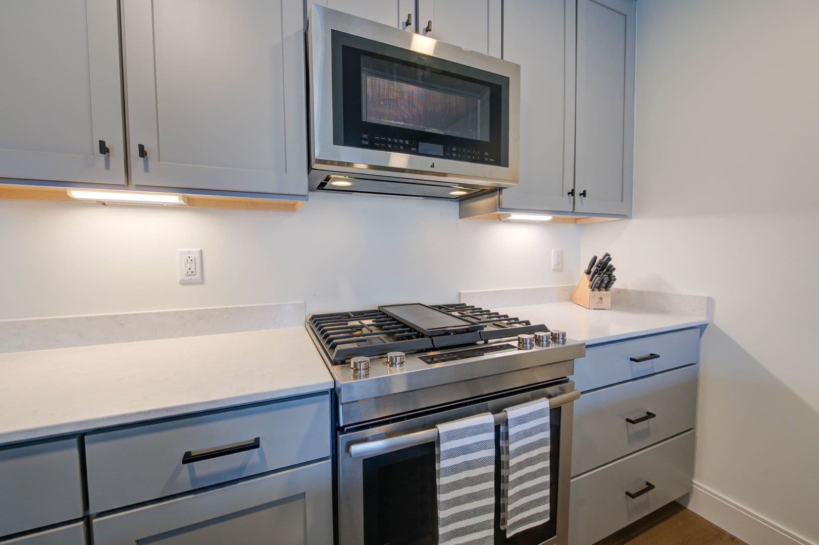 Portland Townhome: 218 Washington Avenue