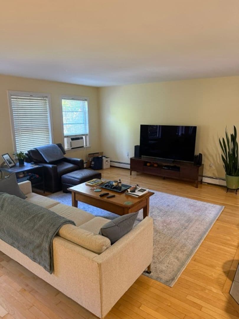 Portland Apartment: 207 Vaughan St #9