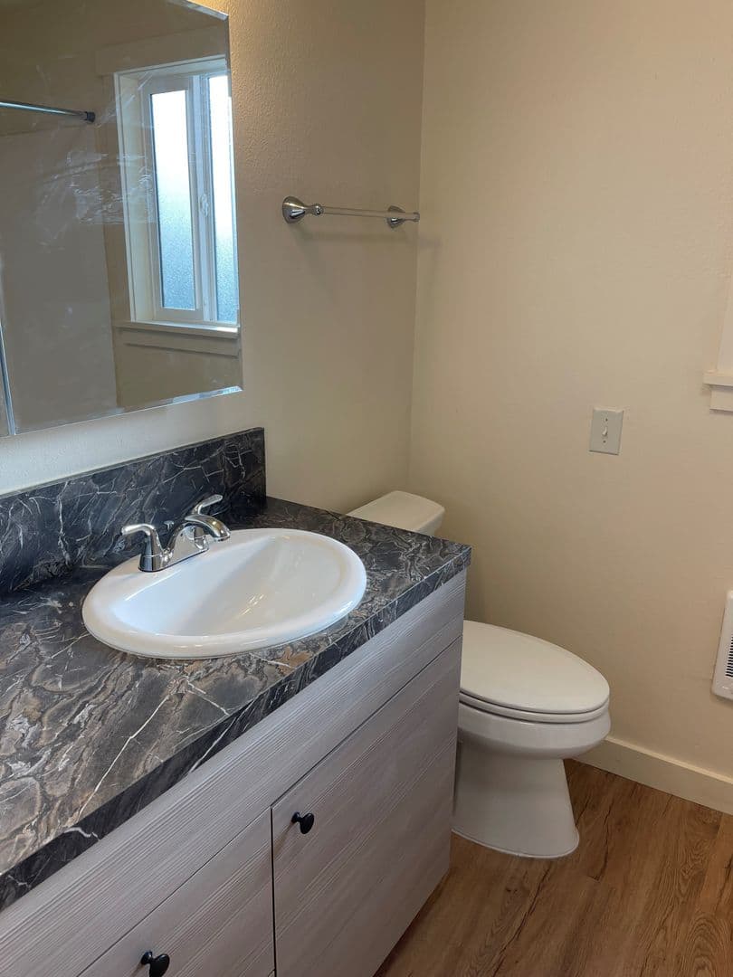 Olympia Apartment: 1016 Prospect Ave NE