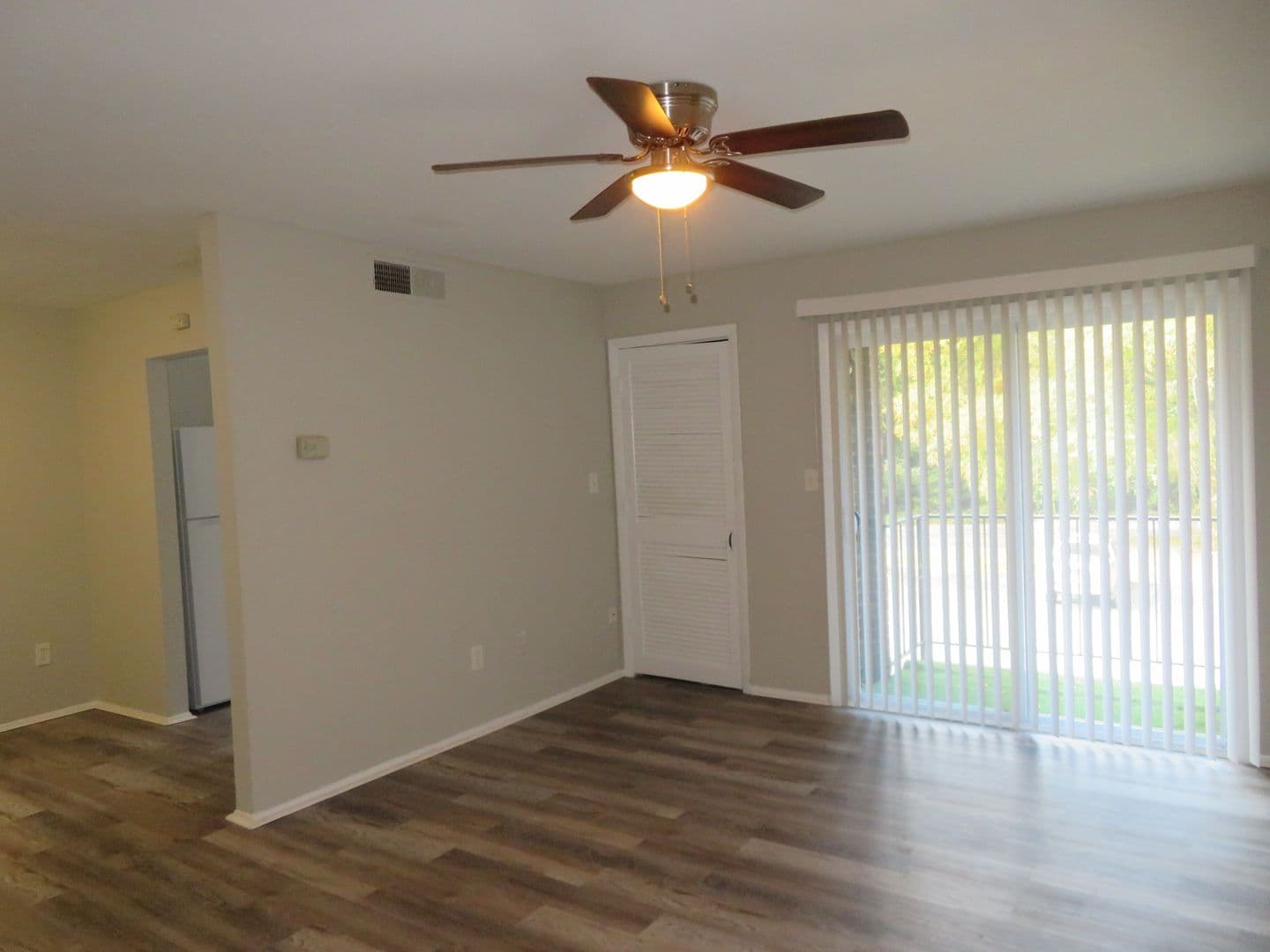 Colonial Heights Apartment: 1100 Lakeview Avenue