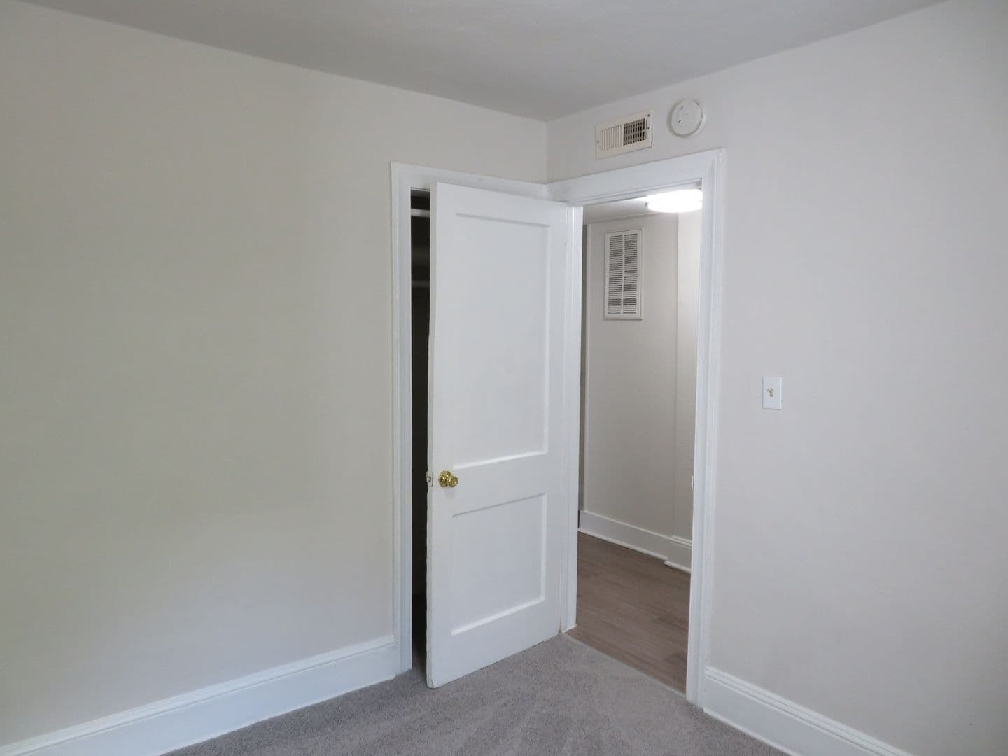 Petersburg Apartment: Farmer Street