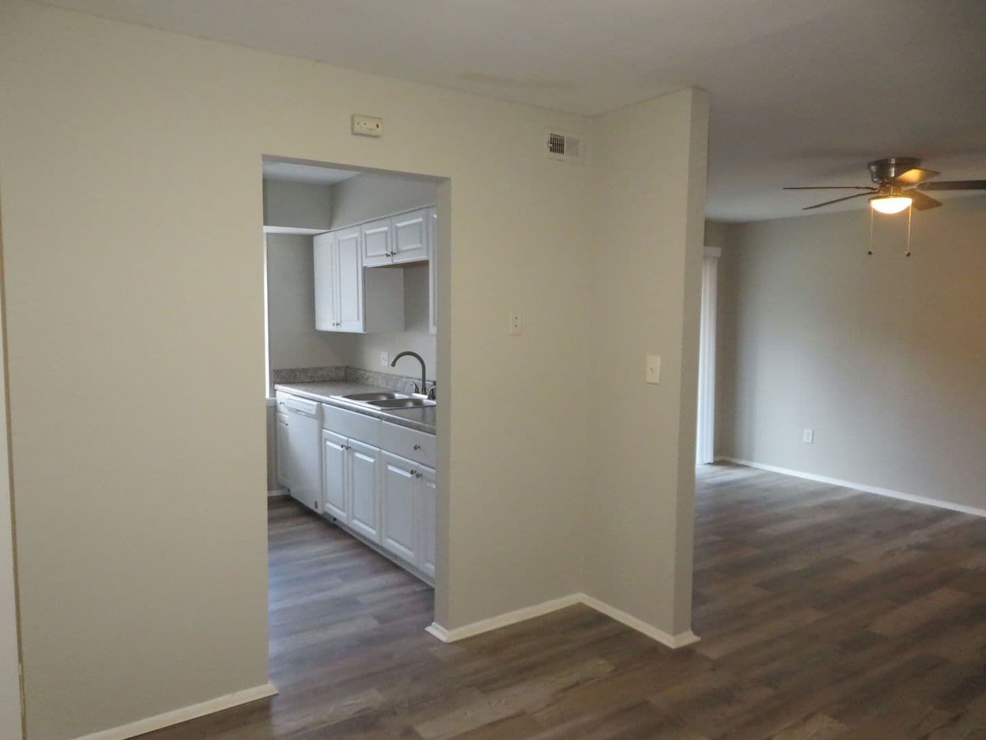 Colonial Heights Apartment: 1100 Lakeview Avenue