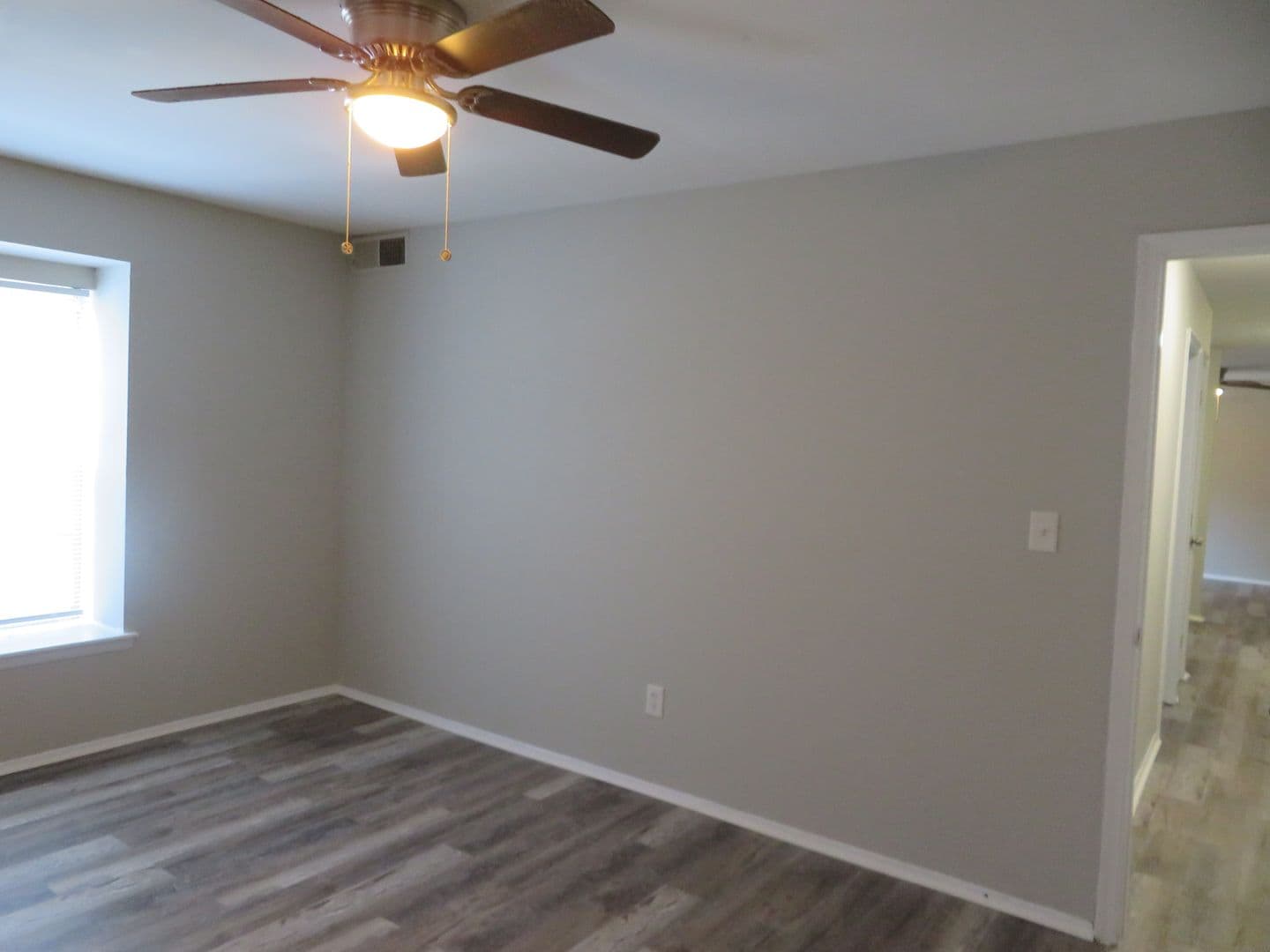 Colonial Heights Apartment: 1100 Lakeview Avenue