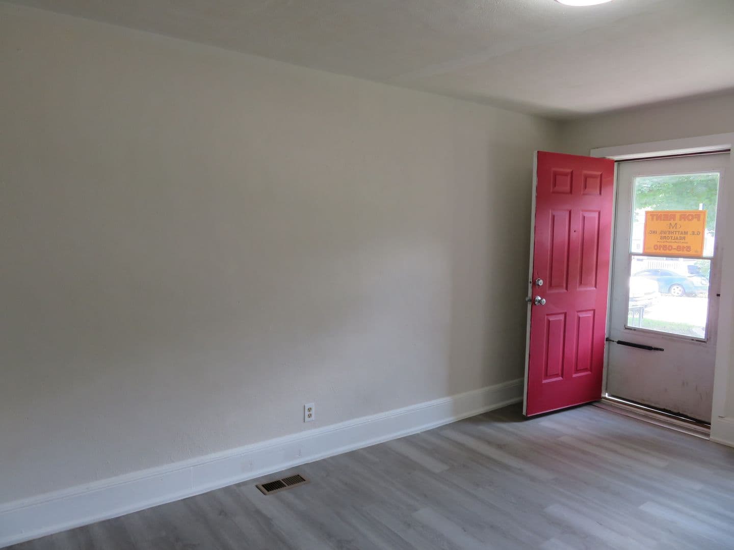Petersburg Apartment: Farmer Street