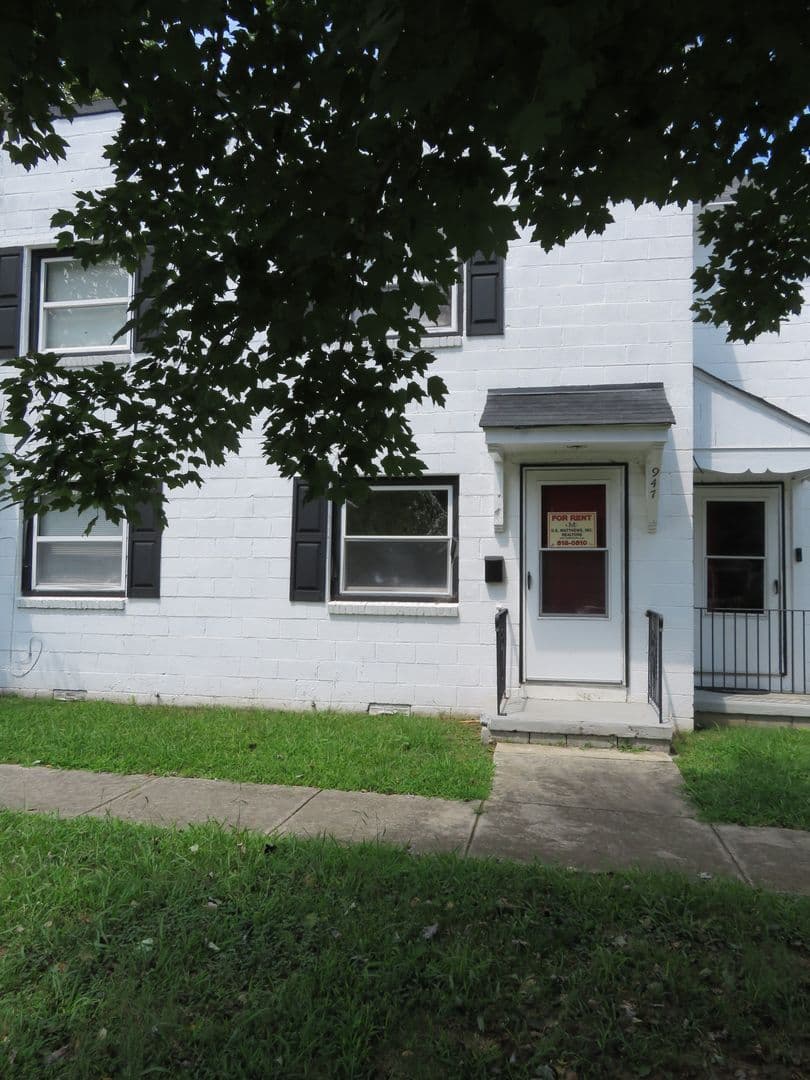 Petersburg Apartment: Farmer Street