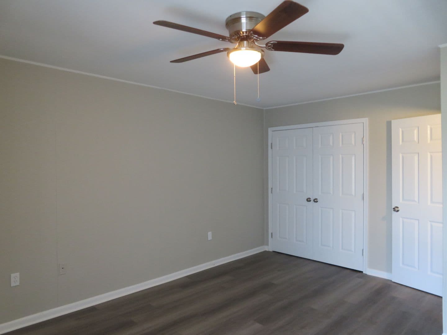 Petersburg Apartment: 2711 S. Crater Road