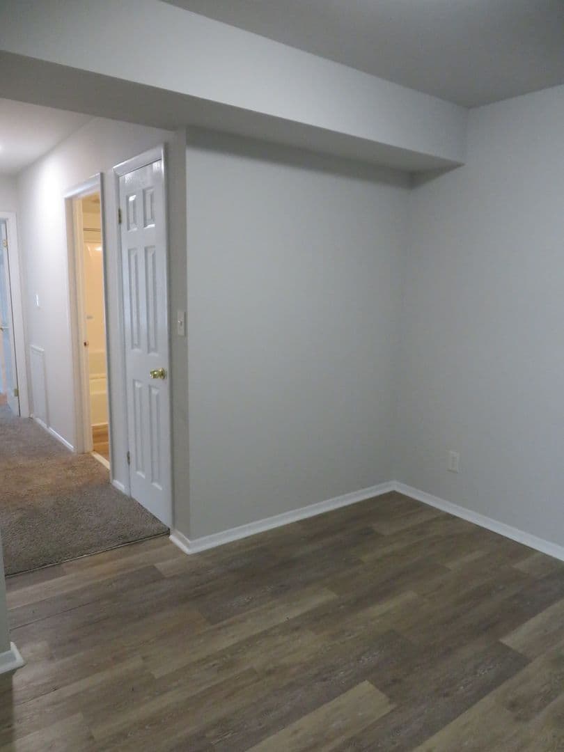 Colonial Heights Apartment: 1100 Lakeview Avenue