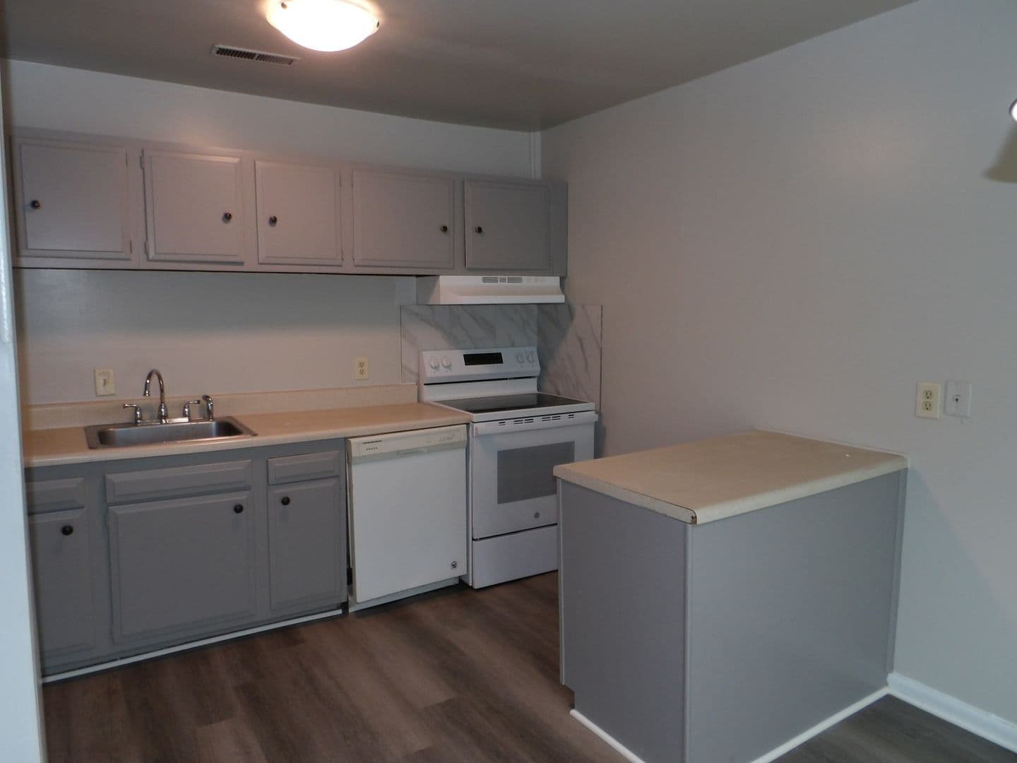 Petersburg Apartment: 2711 S. Crater Road