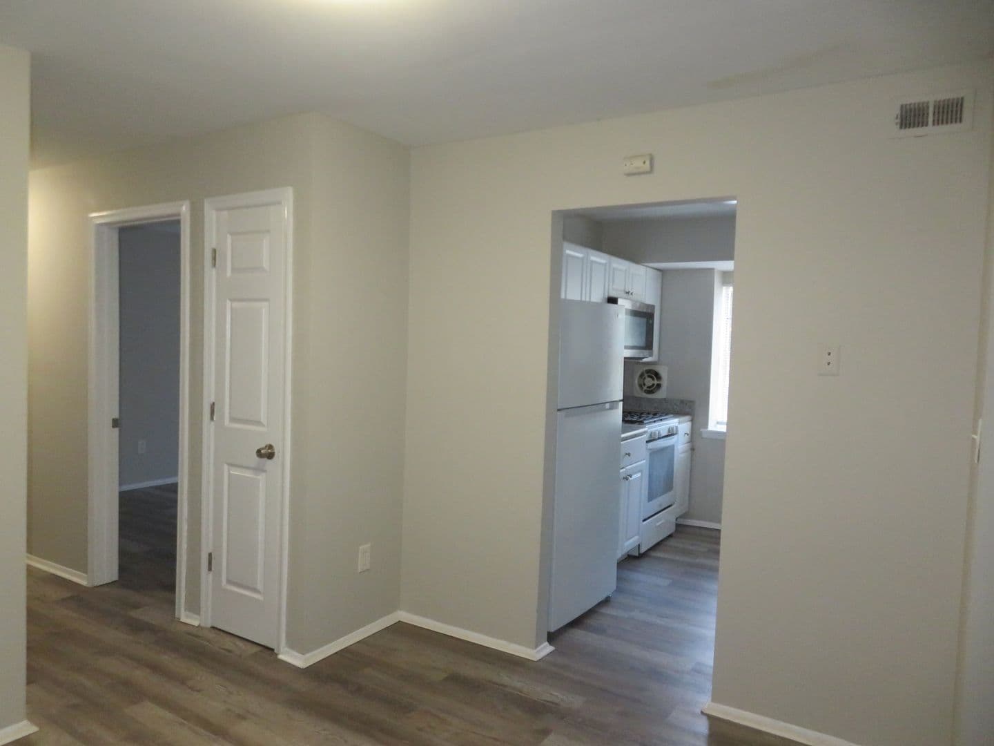 Colonial Heights Apartment: 1100 Lakeview Avenue